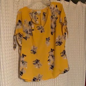 Ava & Viv plus size gold floral shirt